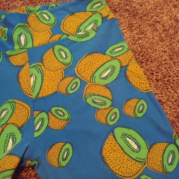 LuLaRoe gently worn kiwi leggings - Picture 4 of 5